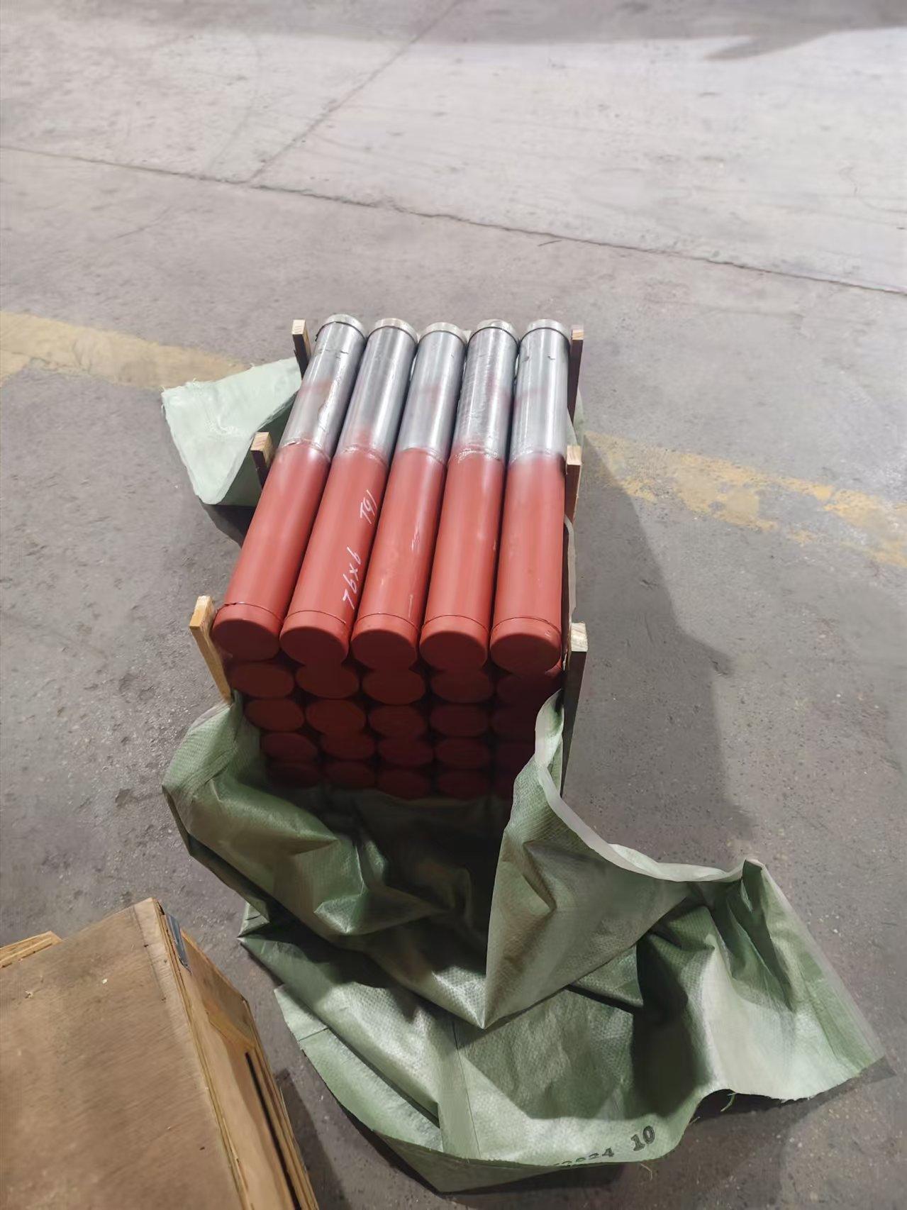 規(guī)格：ф76×6，長度600mm，材質(zhì)：SA-213TP347HFG/SA-213T91,兩種材質(zhì)各300mm